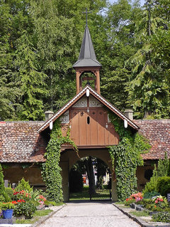 Historisches Eingangstor zum Friedhof Bad Windsheim