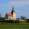 Die Kaubenheimer Kirche steht oben auf dem Berg