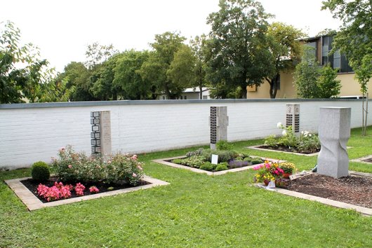 Urnengemeinschaftsgrabanlagen am Friedhof Bad Windsheim Urnengemeinschaftsgrabanlagen am Friedhof Bad Windsheim