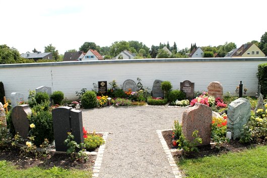 Urnengrabfeld Abschnitt ZC am Friedhof Bad Windsheim Urnengrabfeld Abschnitt ZC am Friedhof Bad Windsheim